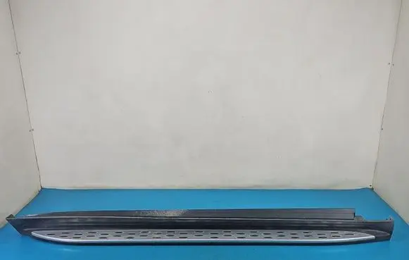 Mercedes-Benz GL X166 Foot area side trim A1666980525 IMPRK1574076