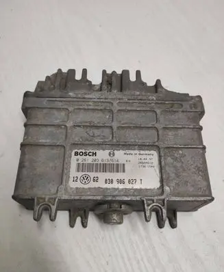 Volkswagen Golf III Engine control unit/module 030906027T 0261203613