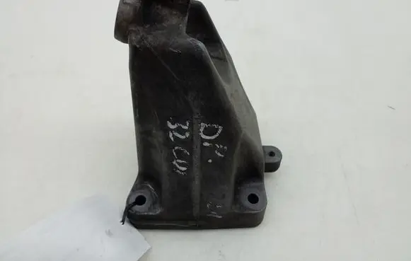 Mercedes-Benz S W221 Engine mounting bracket A6422230504