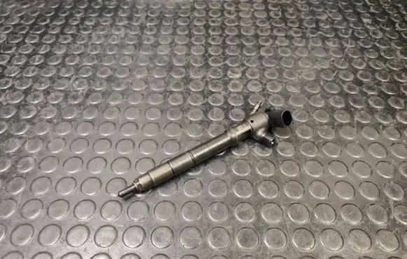 Skoda Octavia Mk3 (5E) Fuel injector 04l130277D