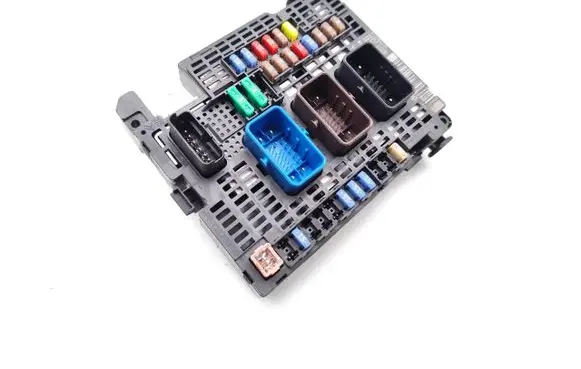 Peugeot 308 Fuse module 9810295780