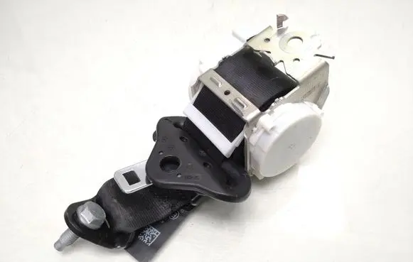 Rear seatbelt