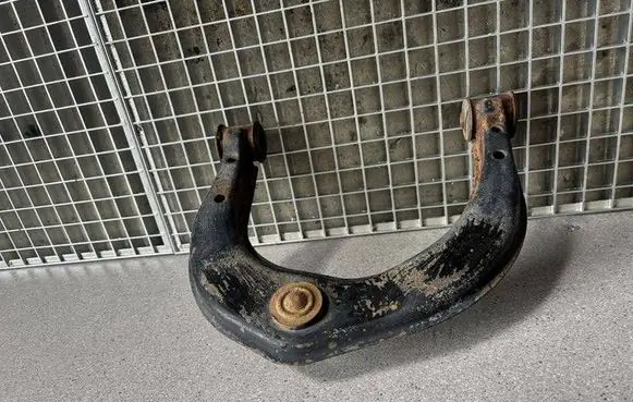 Volkswagen Amarok Front lower control arm/wishbone 2H0407022P