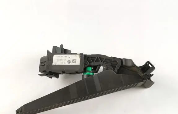 Volkswagen Golf V Accelerator throttle pedal 1K1723503L L012604 6PV00860001
