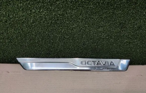 Skoda Octavia Mk4 Front sill trim cover 5E3853813