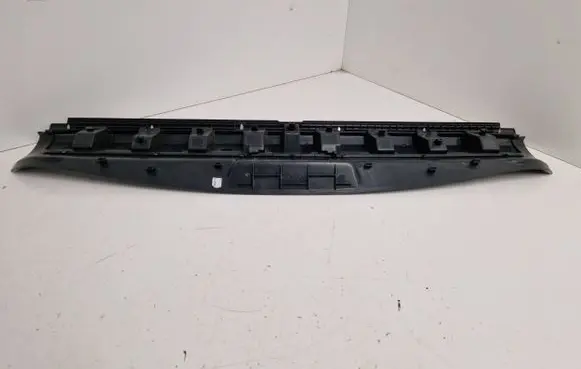 Trunk/boot sill cover protection