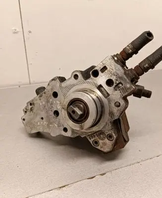 Mercedes-Benz E W211 Fuel injection high pressure pump A6110701401 0445010048