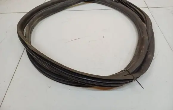 Skoda Fabia Mk2 (5J) Rubber seal front coupe door 