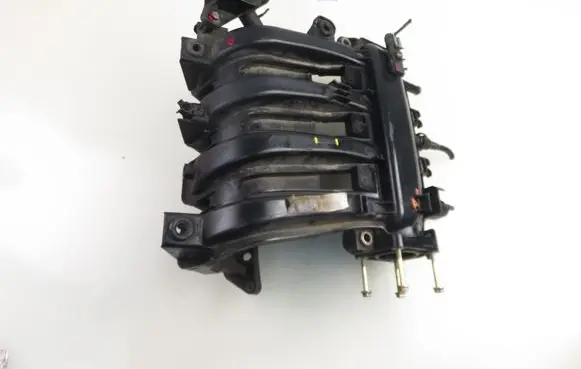 Renault Clio III Intake manifold 8200536146
