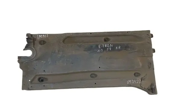 Audi A3 S3 8V Center/middle under tray cover 5Q0825201R