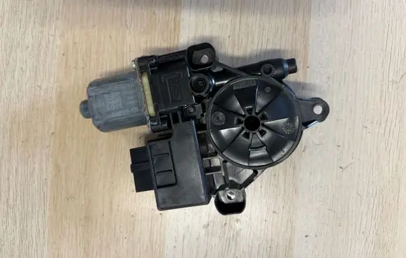 Seat Leon IV Rear door window regulator motor 5Q0959811E