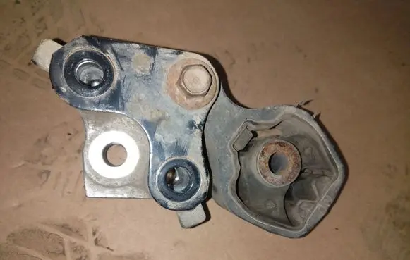Mazda 6 Engine mount bracket KD62