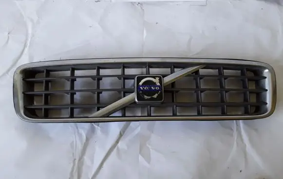 Volvo XC90 Front bumper upper radiator grill 30678980 30695513 30695512