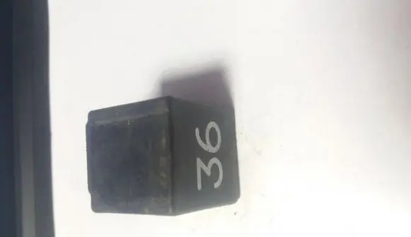 Volkswagen PASSAT B5 Other relay 3A0951307