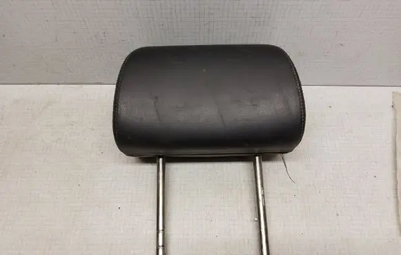 Volkswagen PASSAT B6 Rear seat headrest 