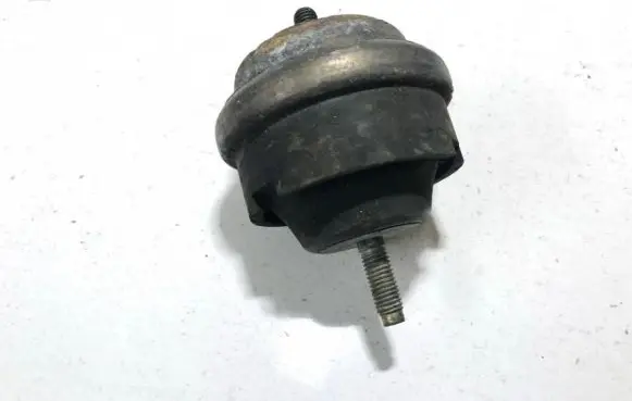Peugeot 307 Engine mount bracket