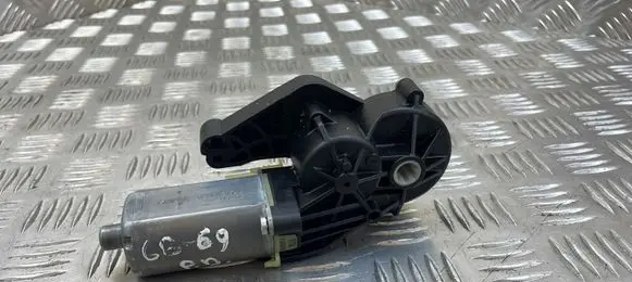 Mercedes-Benz C W204 Seat adjustment motor 0390203367