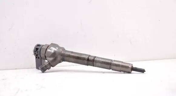 Audi A4 S4 B8 8K Fuel injector 03L130277J