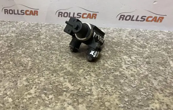 BMW 5 E39 Turbo solenoid valve 72279600 2247906
