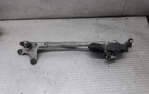Honda CR-V Front wiper linkage and motor