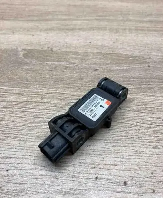 Suzuki Grand Vitara II Airbag deployment crash/impact sensor 3893065J30