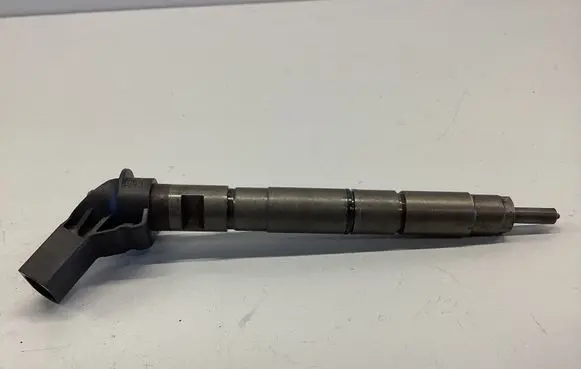 Audi A5 8T 8F Fuel injector 0445115058