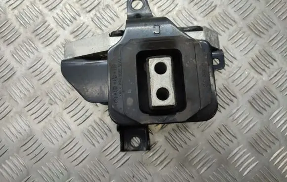 KIA Sportage Engine mount bracket 21830F1800