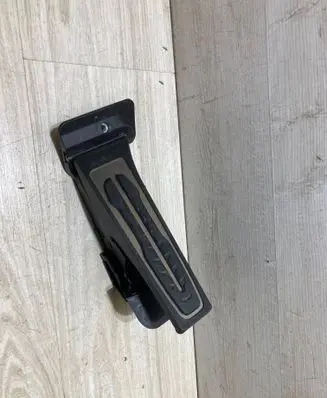 BMW 1 F70 Accelerator throttle pedal 6889820