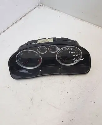 Volkswagen PASSAT B5.5 Speedometer (instrument cluster) 3B0920927A