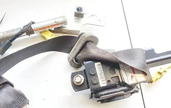 Honda FR-V Front seatbelt 6043666 6023602