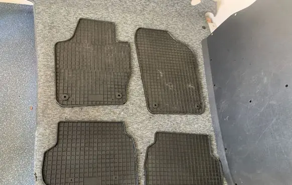 Volkswagen Polo V 6R Interior carpet 