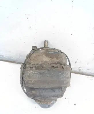 Volvo V70 Engine mount bracket 9492801