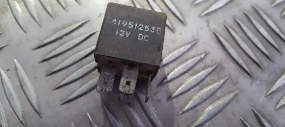 Volkswagen PASSAT B3 Other relay 141951253B