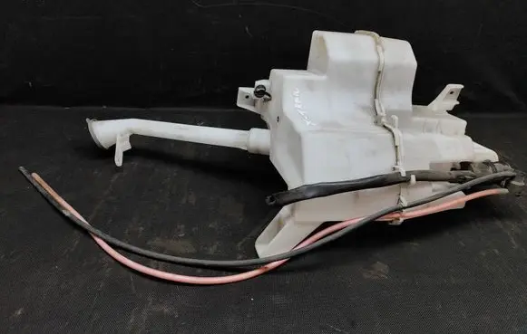 Nissan X-Trail T32 Windshield washer fluid reservoir/tank