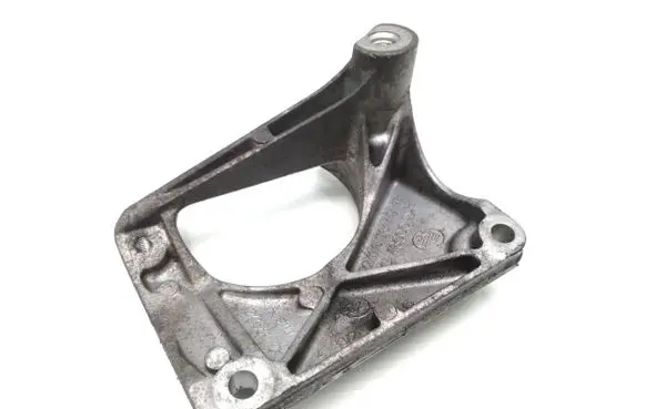 BMW 5 E60 E61 Engine mounting bracket 6761117 22116761117