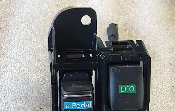 Nissan Leaf II (ZE1) Traction control (ASR) switch 5SA0A 59K0A
