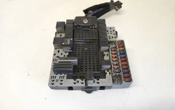 Volvo V70 Fuse module 0472362
