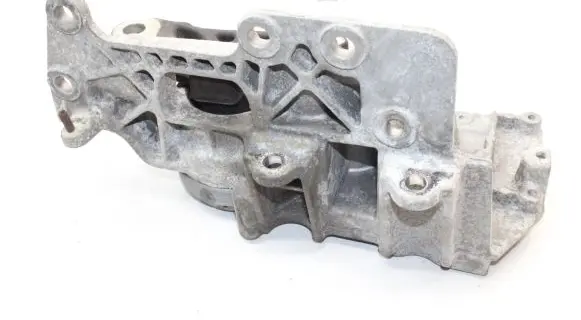 Nissan X-Trail T31 Engine mount bracket