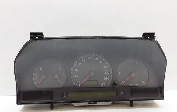 Volvo S70 V70 V70 XC Speedometer (instrument cluster) 9168138