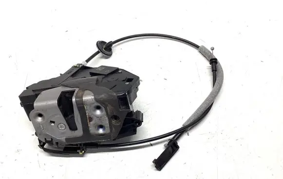 Volvo S60 Front door lock 31301739