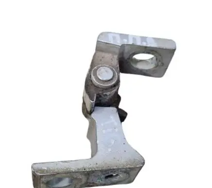 Volkswagen Tiguan Front door upper hinge 5N0831402