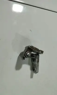 Volkswagen Polo IV 9N3 Rear door lower hinge 110831402B
