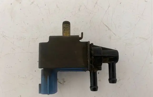 Nissan Murano Z50 Valve vacuum A83600