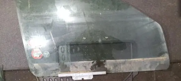 Ford Escort Front door window glass four-door