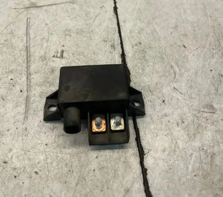 Mercedes-Benz E W211 Charging relay A0025426419 0332002167