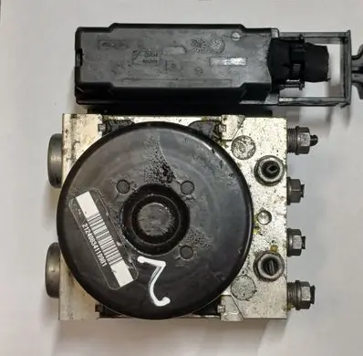 Volkswagen Golf VI ABS Pump 1K0614517BE 1K0907379AE