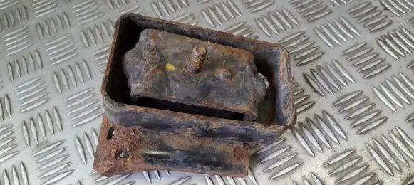 KIA Sportage Engine mount bracket