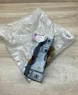 Opel Agila B Fender mounting bracket 93193120