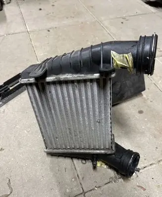 Volkswagen PASSAT B5 Intercooler radiator 3B0145805B