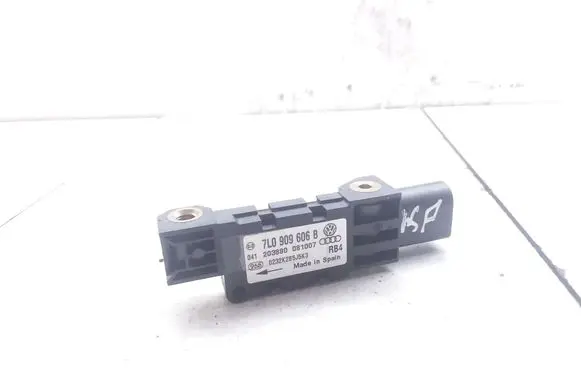 Volkswagen Touareg I Airbag deployment crash/impact sensor 7L0909606B 203880